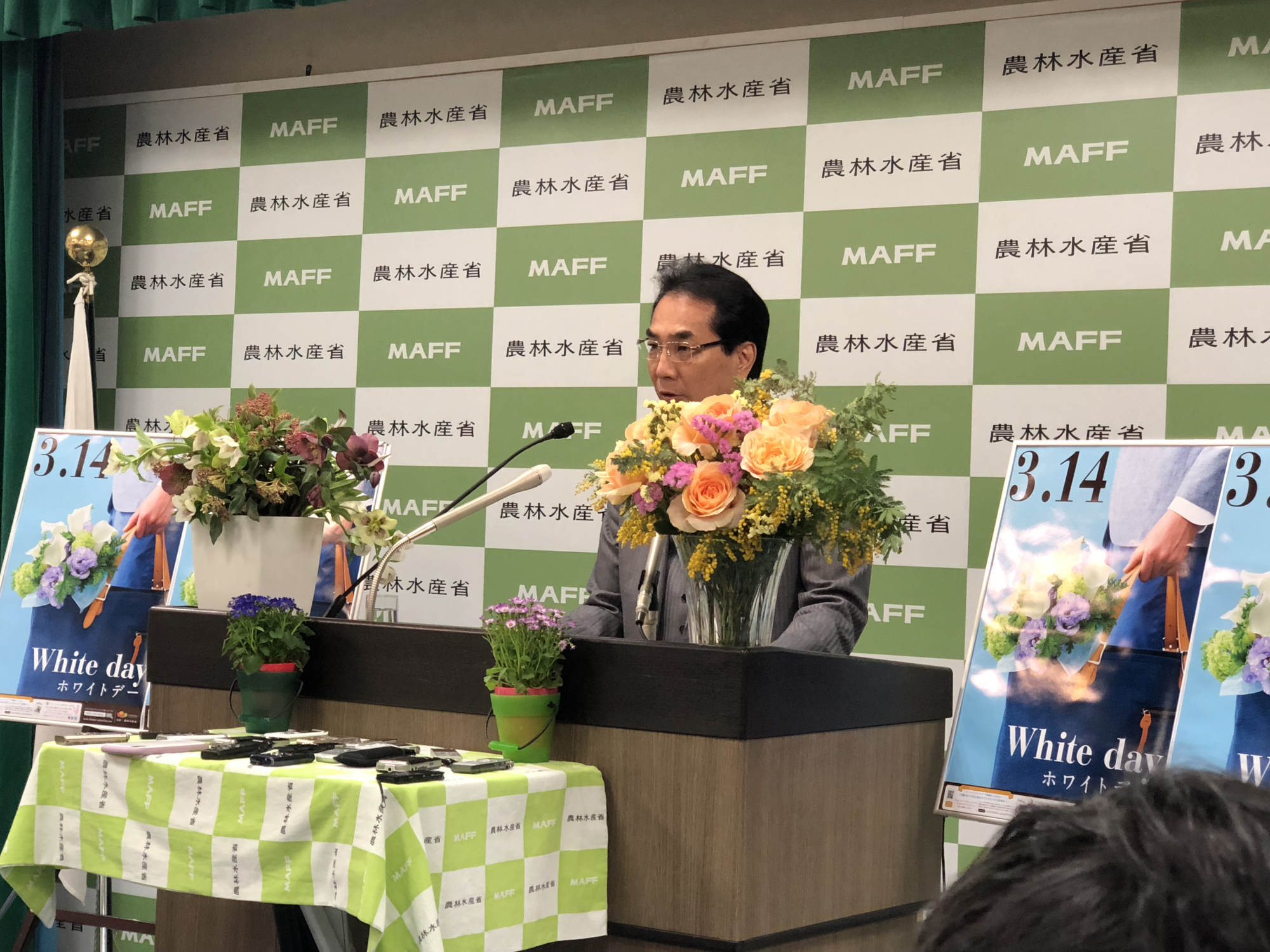 Japan's florists promote 'flower power' for homes as virus spoils party